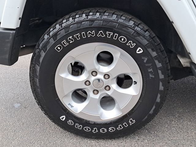 Used 2015 Jeep Wrangler Unlimited Sahara w/ Connectivity Group image 7