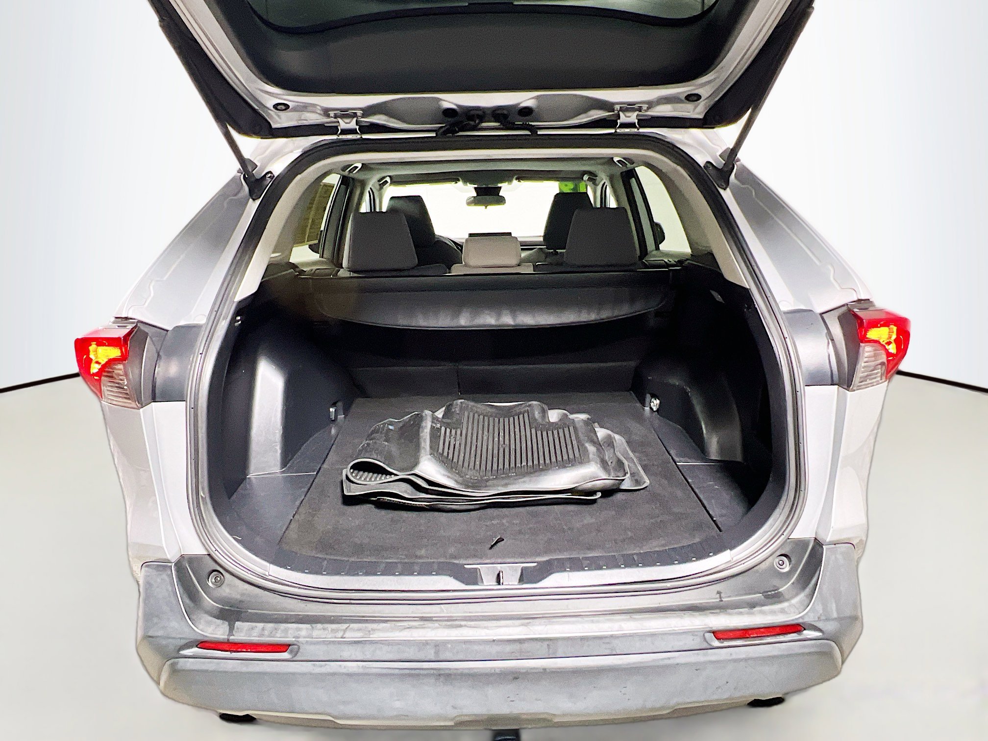 Used 2019 Toyota RAV4 XLE image 33