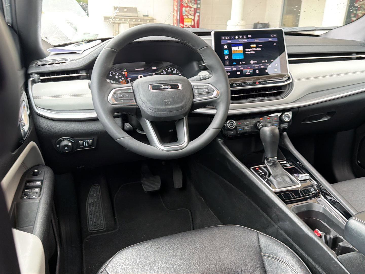 Used 2025 Jeep Compass Limited AWD/4WD image 18