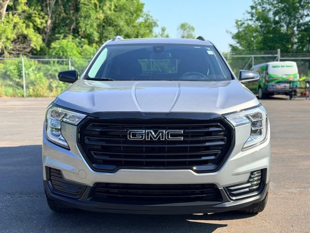 Used 2023 GMC Terrain SLE w/ Driver Convenience Package FWD image 3