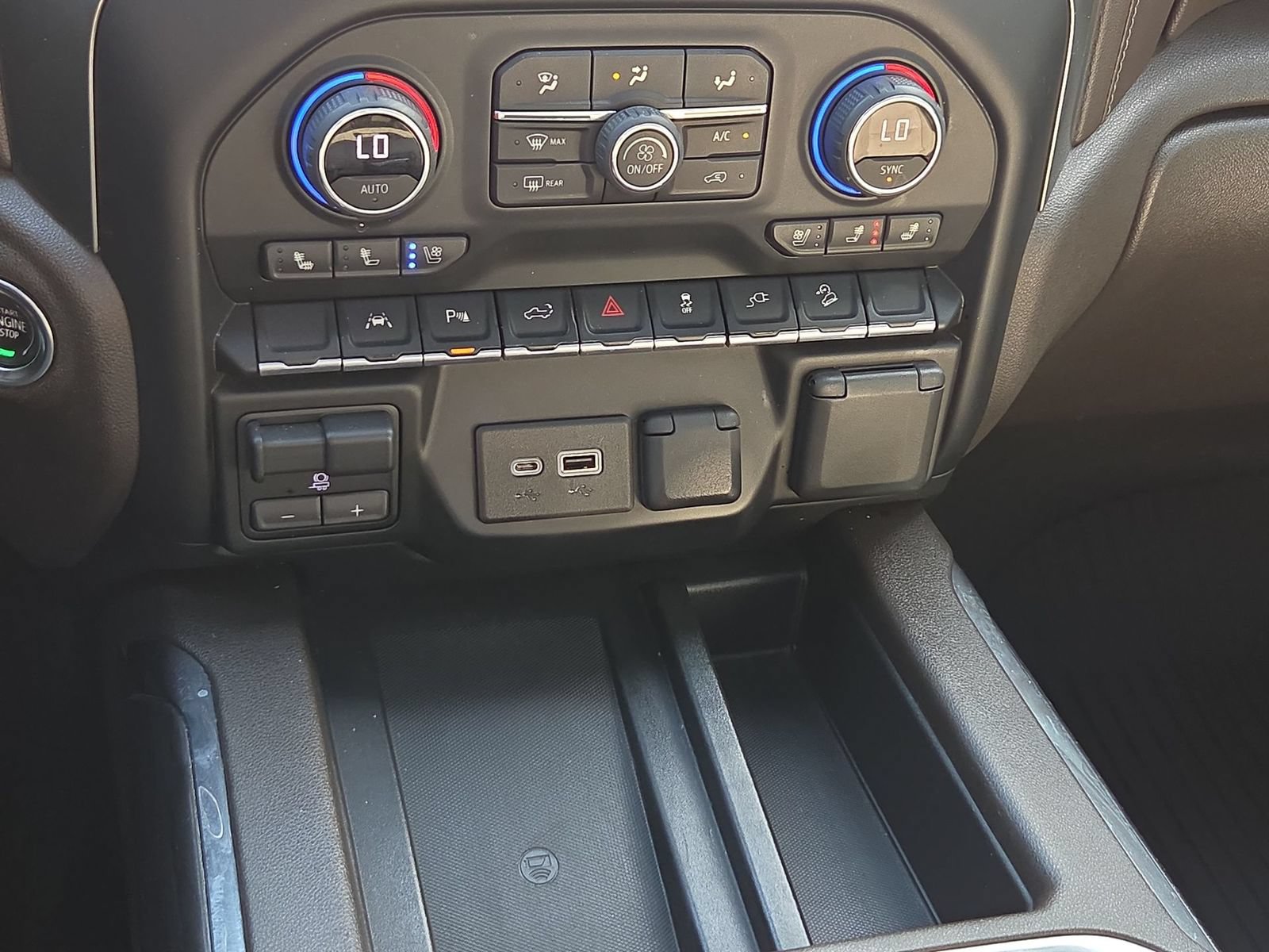 Used 2022 Chevrolet Silverado 1500 LTZ w/ LTZ Premium Package AWD/4WD image 36