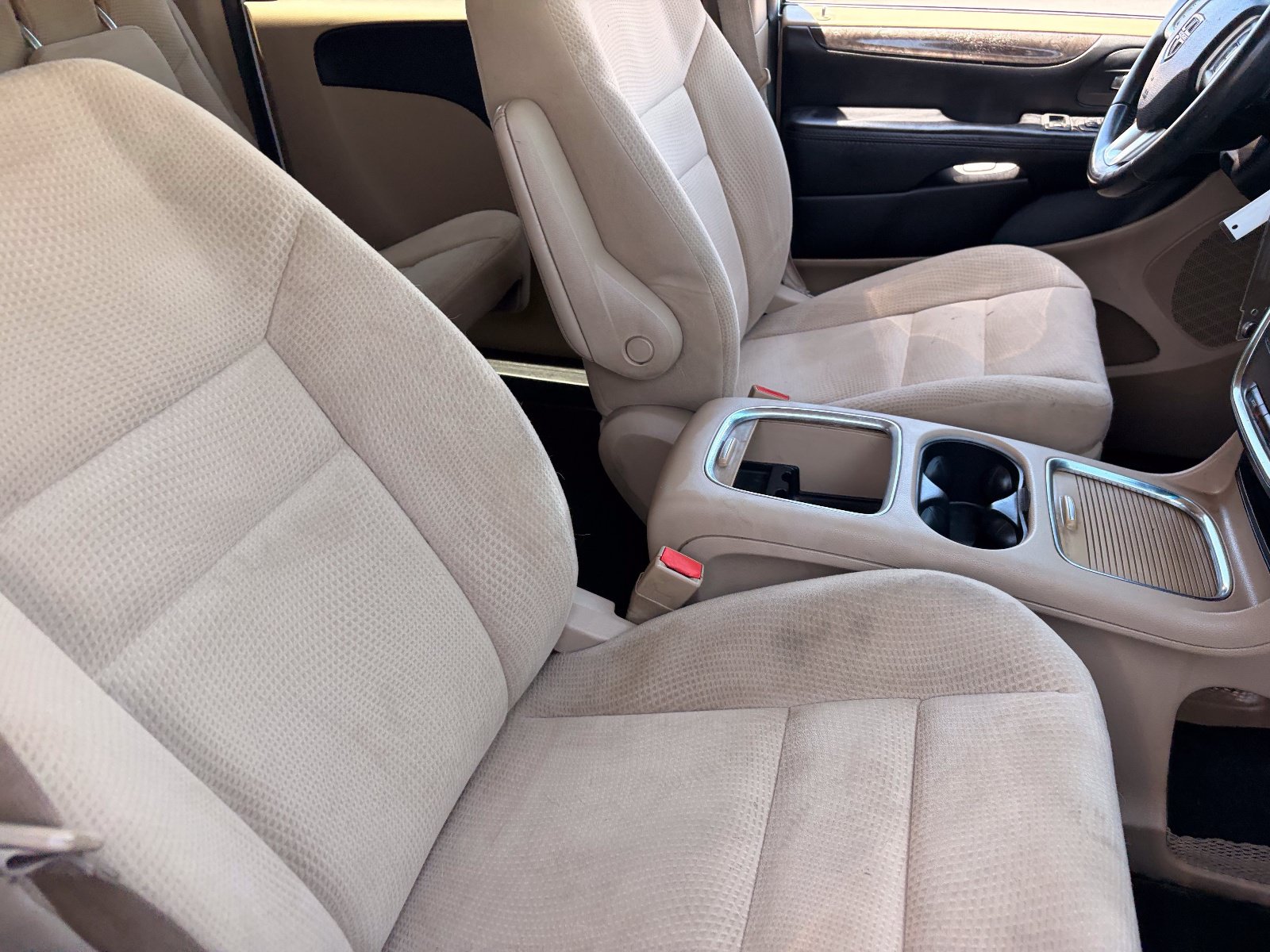 Used 2015 Dodge Grand Caravan SXT w/ UConnect Hands-Free Group FWD image 9