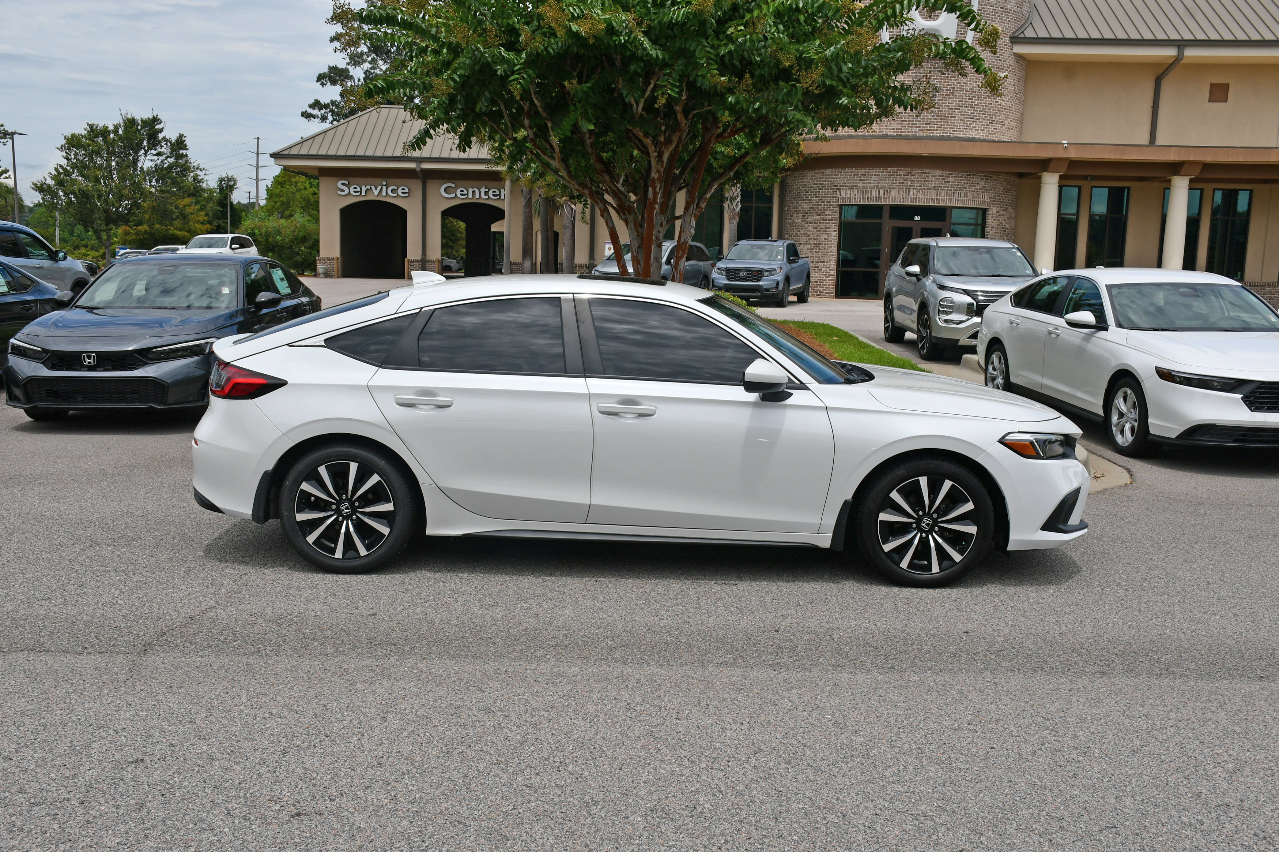 Used 2023 Honda Civic EX-L image 5