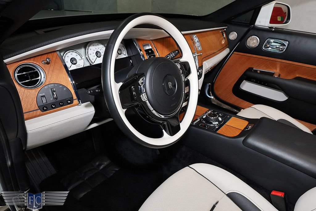 Used 2017 Rolls-Royce Dawn RWD image 28