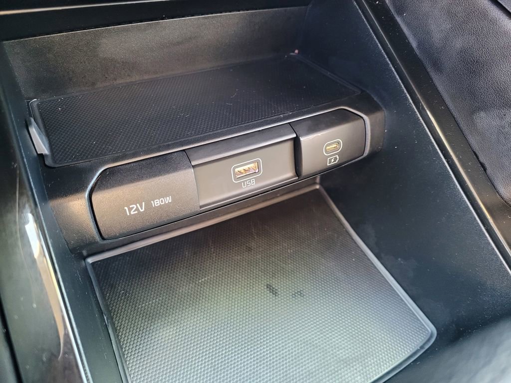 Used 2024 Kia Telluride LX image 13