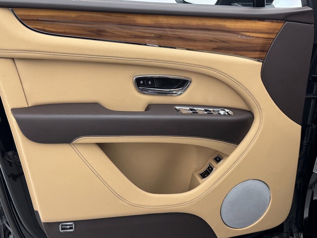 New 2024 Bentley Bentayga Plug-In Hybrid image 11