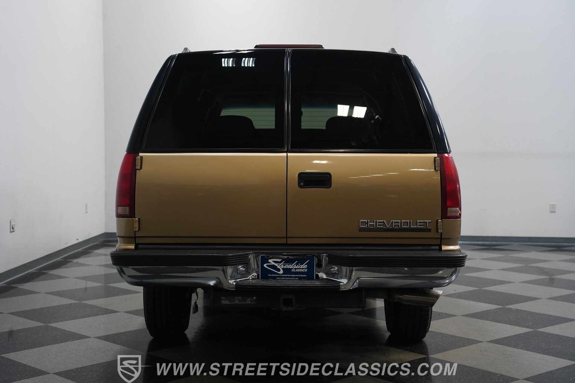Used 1999 Chevrolet Suburban 2500 w/ Preferred Equipment Group 2 RWD image 11