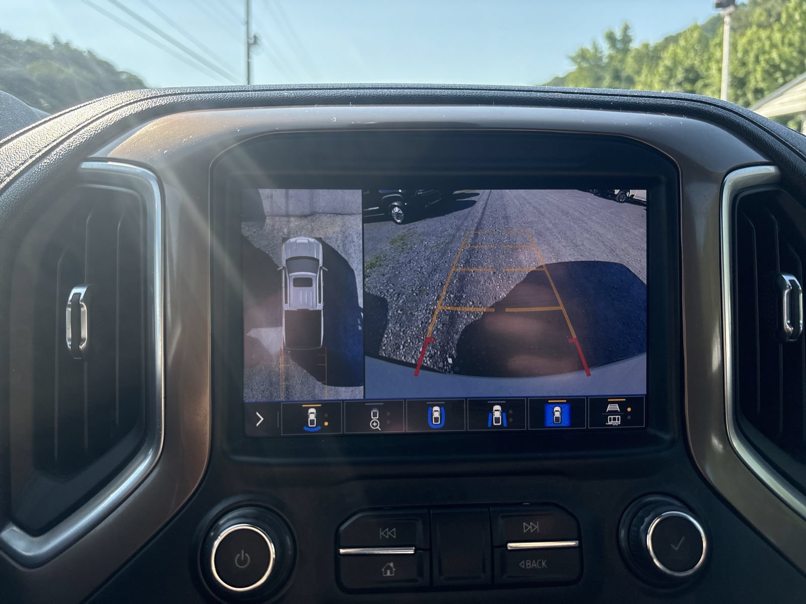 Used 2020 Chevrolet Silverado 1500 High Country w/ Technology Package AWD/4WD image 20