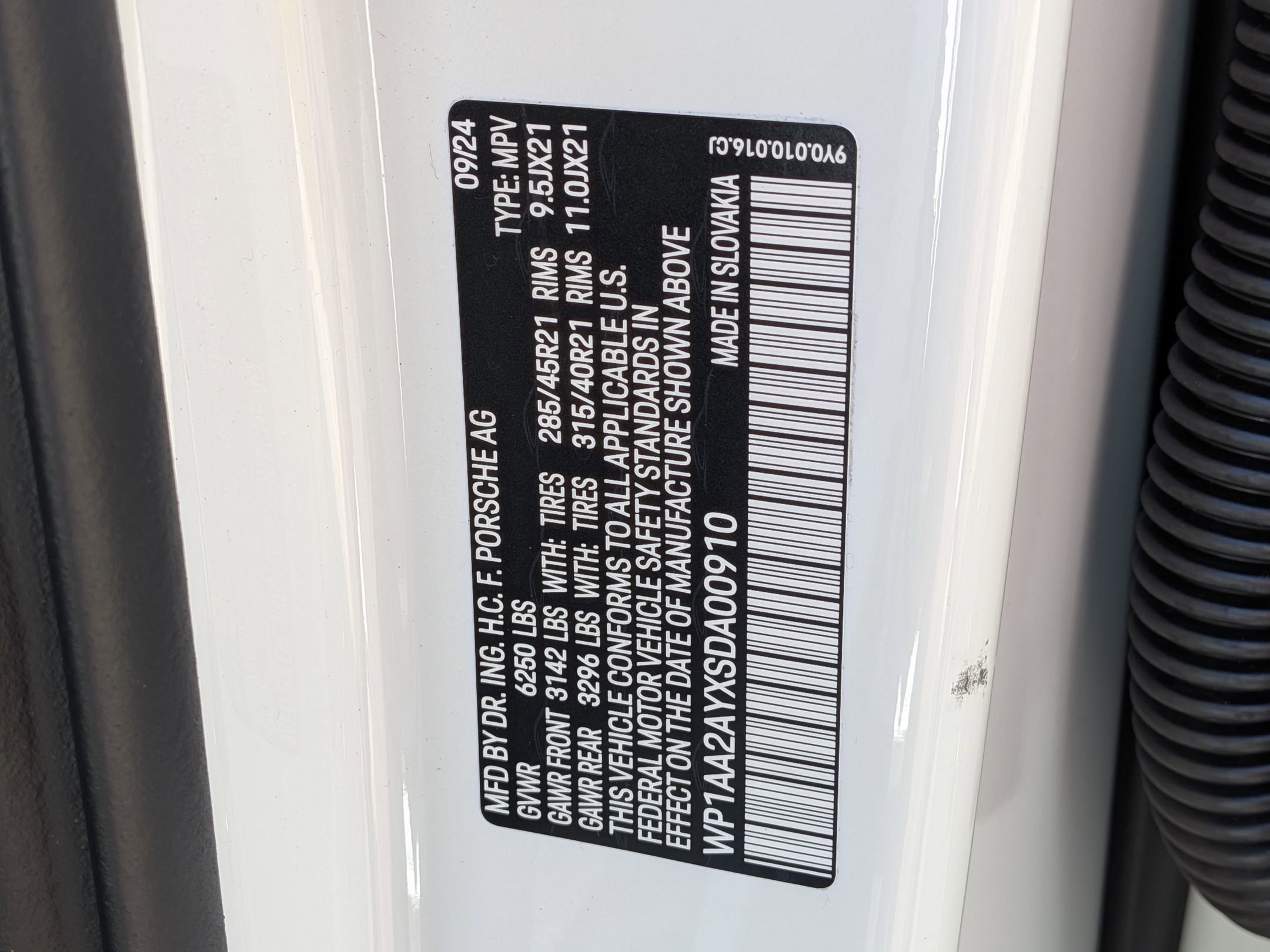 Certified 2025 Porsche Cayenne AWD/4WD image 36