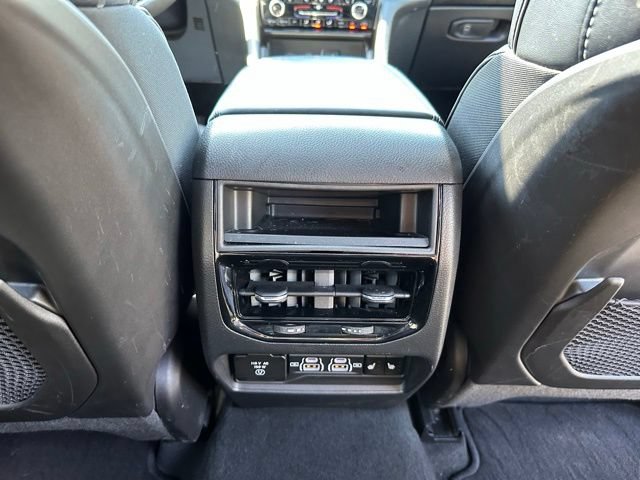 Used 2023 Jeep Grand Cherokee Overland AWD/4WD image 33