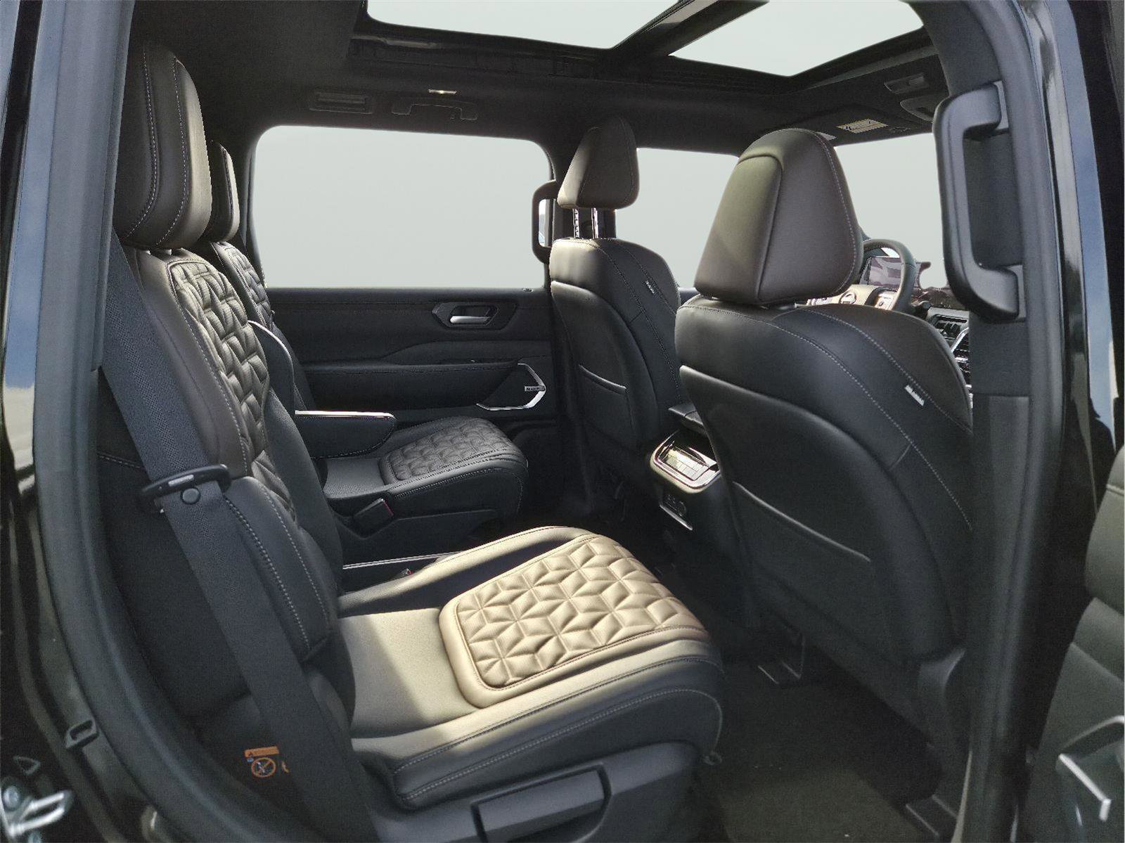 New 2025 Nissan Armada Platinum Reserve image 18