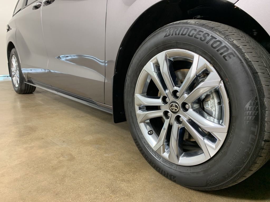 Used 2022 Toyota Sienna XSE image 6