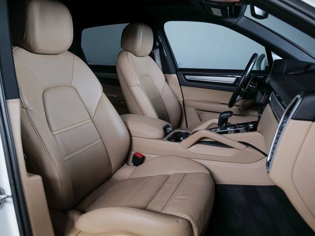 Certified 2023 Porsche Cayenne Platinum Edition image 11