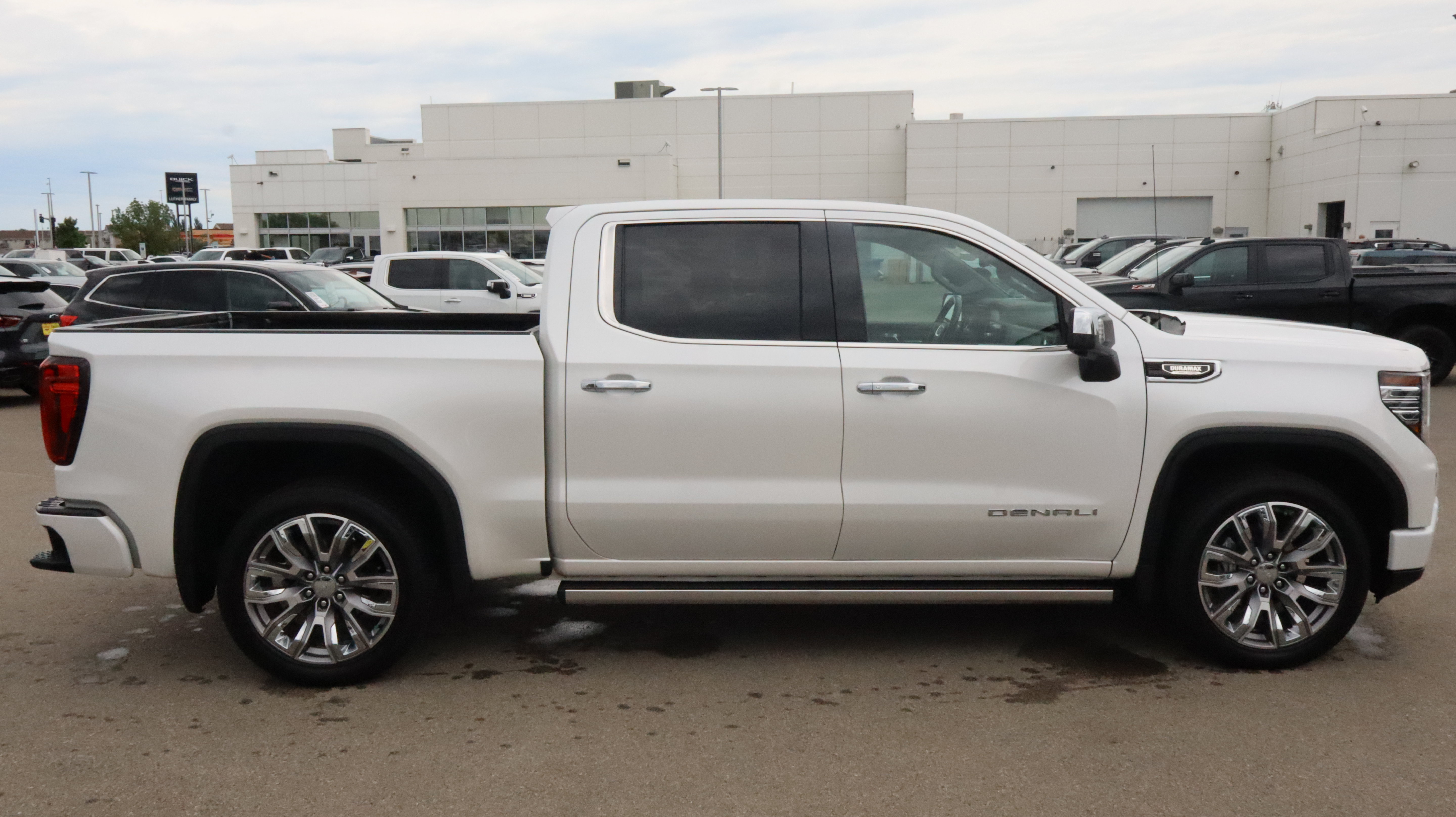 Used 2025 GMC Sierra 1500 Denali AWD/4WD image 8