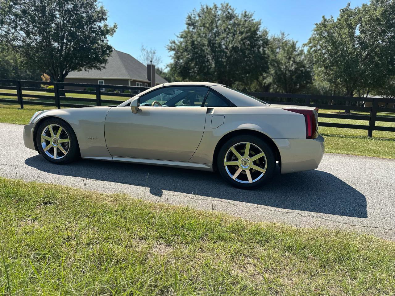 Used 2006 Cadillac XLR image 2
