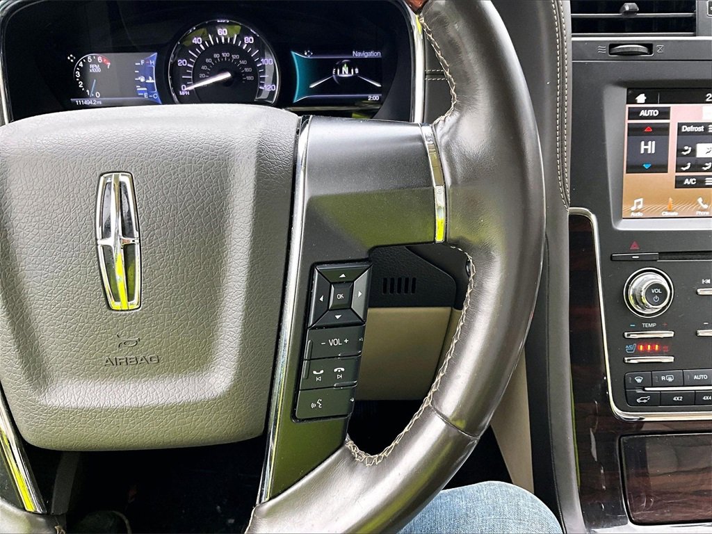 Used 2017 Lincoln Navigator Reserve image 16