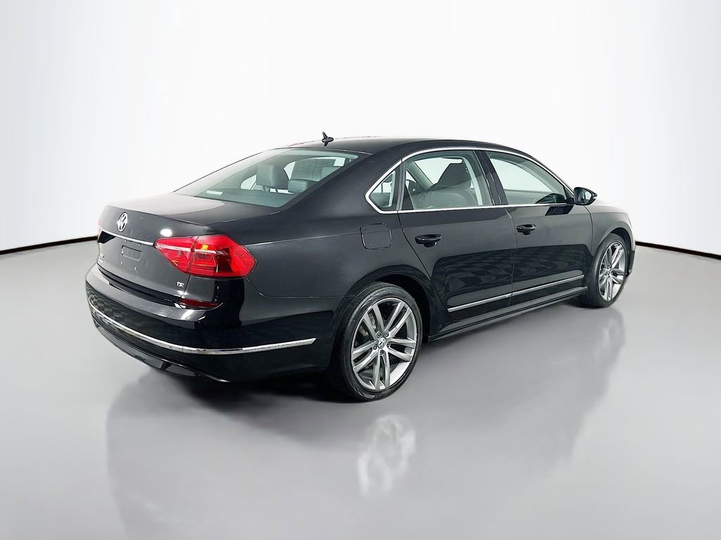 Used 2016 Volkswagen Passat 1.8T R-Line image 7