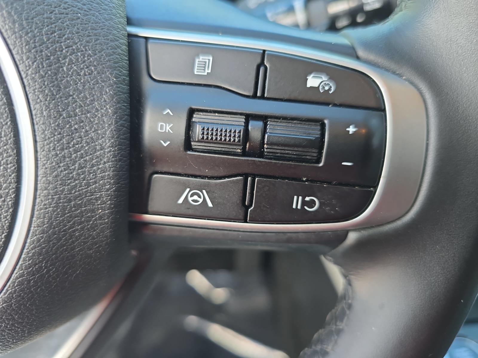 Used 2024 Kia Sportage EX FWD image 17