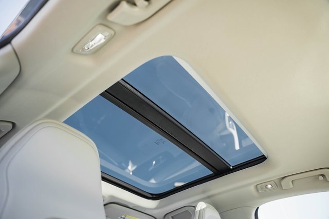 Used 2023 Volvo S60 T8 Plus image 29