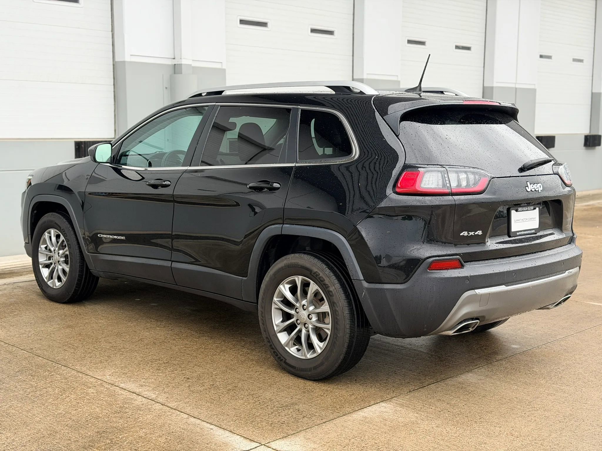 Used 2019 Jeep Cherokee Latitude Plus w/ Cold Weather Group AWD/4WD image 3