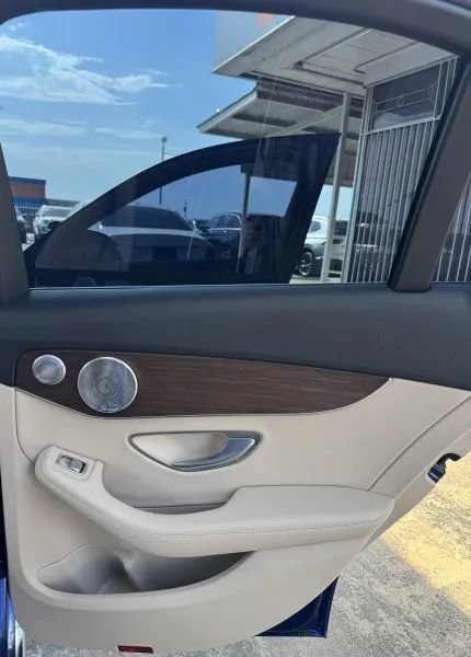 Used 2021 Mercedes-Benz C 300 Sedan image 23