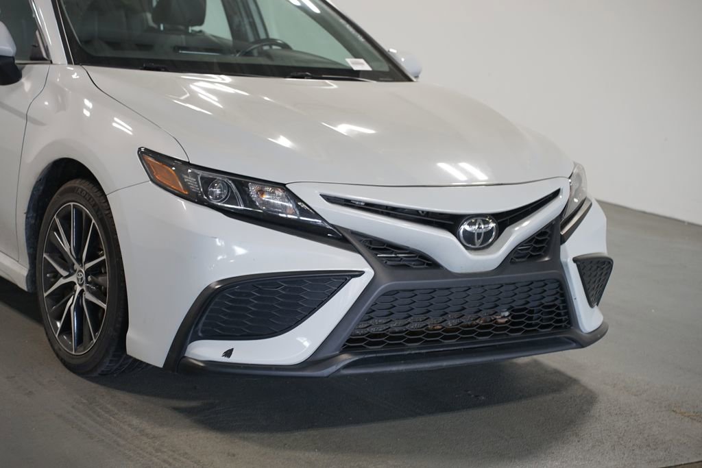 Used 2024 Toyota Camry SE image 4