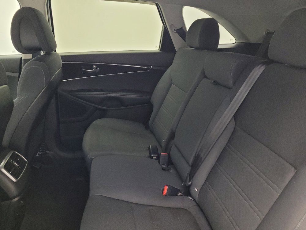 Used 2016 Kia Sorento LX image 18