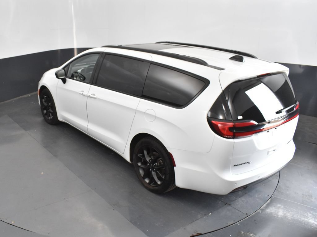 Used 2025 Chrysler Pacifica Limited FWD image 45