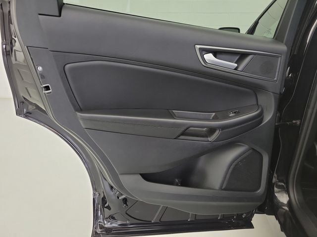 Used 2024 Ford Edge SE w/ Black Appearance Package AWD/4WD image 14