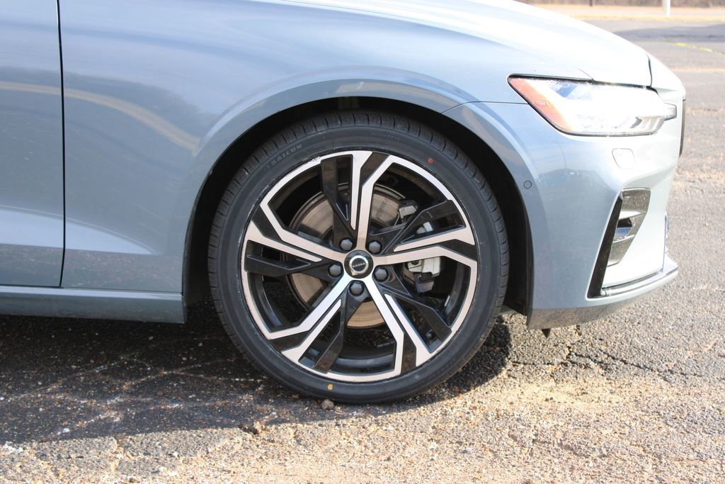 Used 2024 Volvo S60 B5 Plus image 12