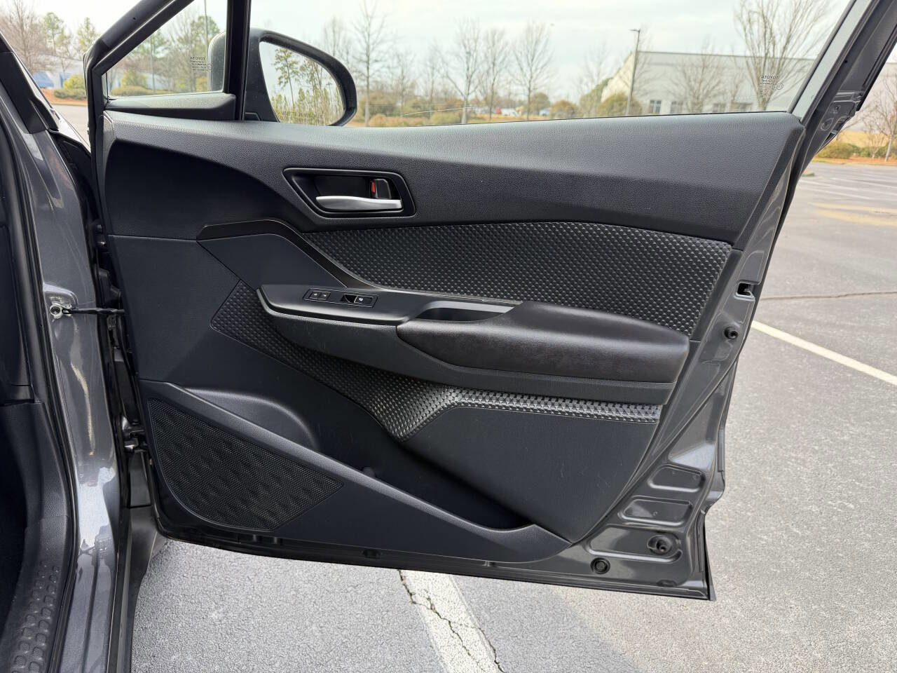 Used 2018 Toyota C-HR XLE image 18