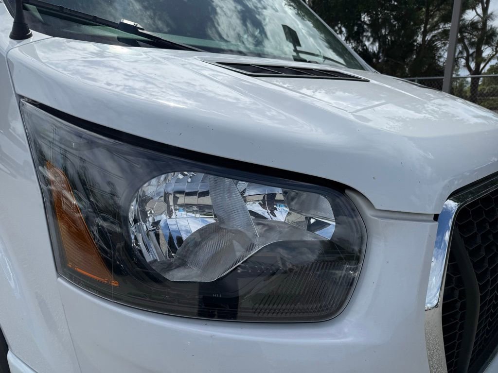 Used 2023 Ford Transit 350 XLT image 4