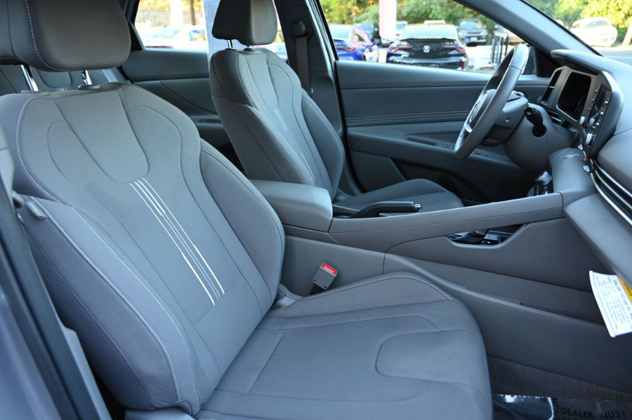 Used 2026 Hyundai Elantra Sport FWD image 13