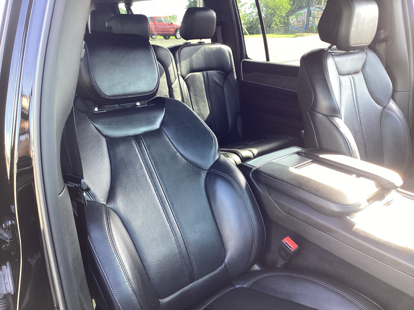 Used 2024 Jeep Wagoneer L Series II w/ Flexible Seating Group AWD/4WD image 20