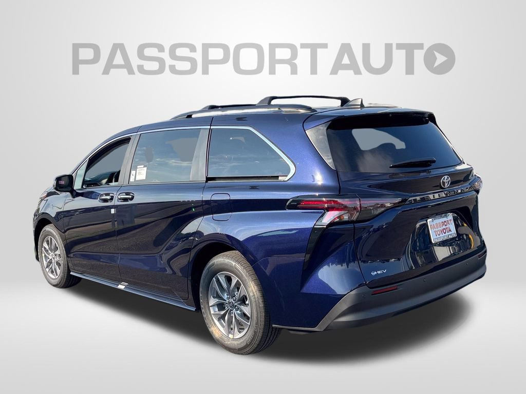 New 2026 Toyota Sienna XLE FWD image 3