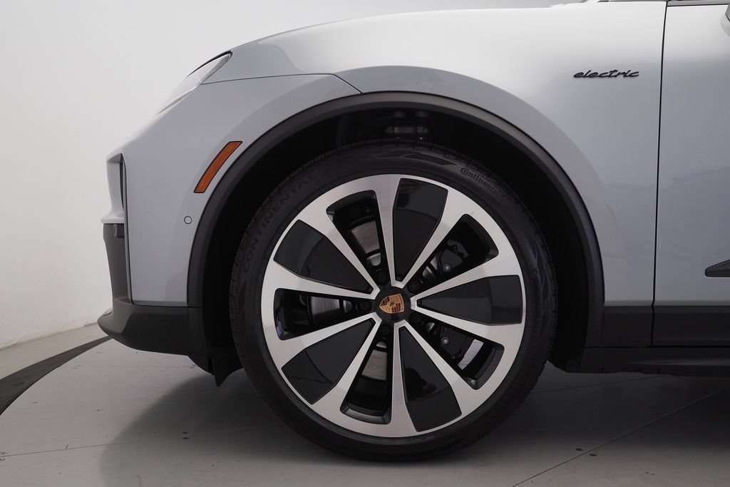 New 2026 Porsche Macan GTS Electric AWD/4WD image 9