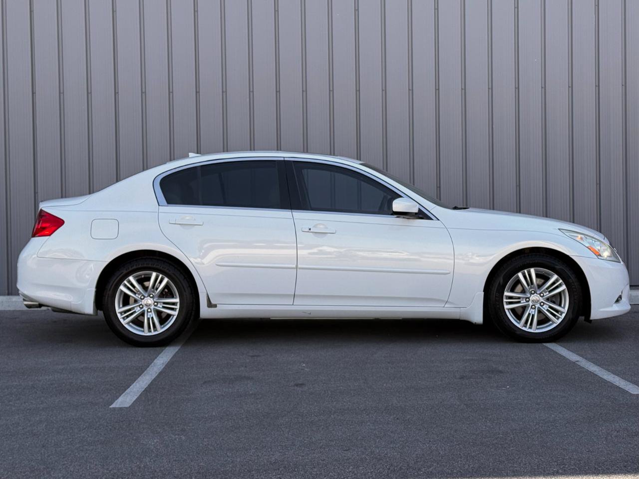 Used 2010 INFINITI G37 x Sedan w/ Premium Pkg AWD/4WD image 4