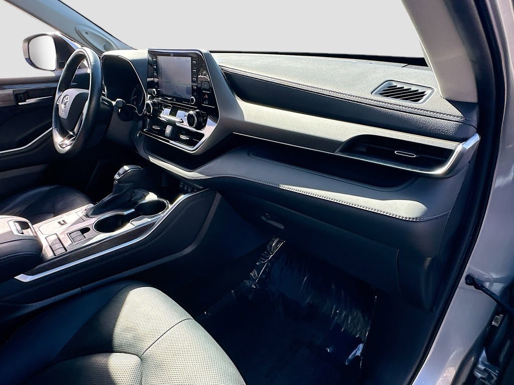 Used 2020 Toyota Highlander Limited image 29