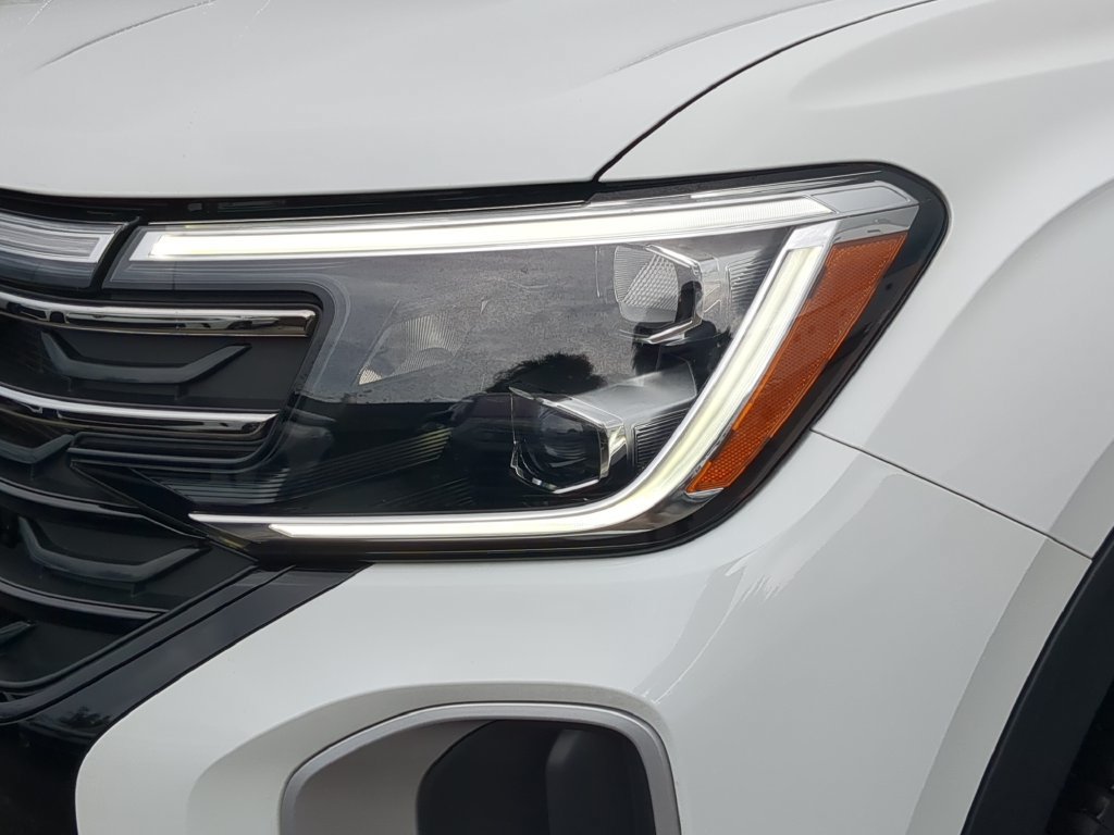 Certified 2025 Volkswagen Atlas Peak Edition SE AWD/4WD image 8