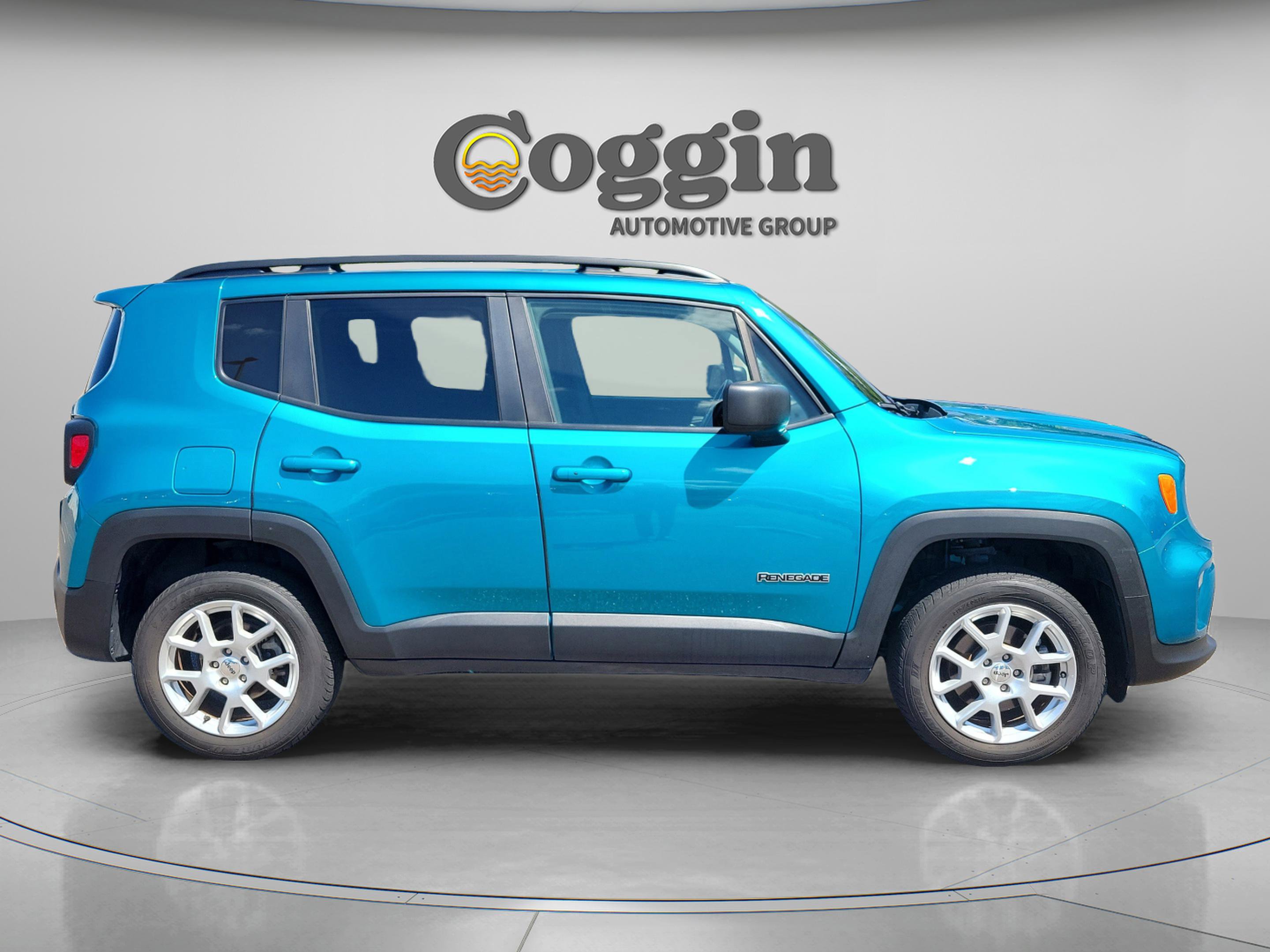 Used 2022 Jeep Renegade Latitude w/ Convenience Group AWD/4WD image 6