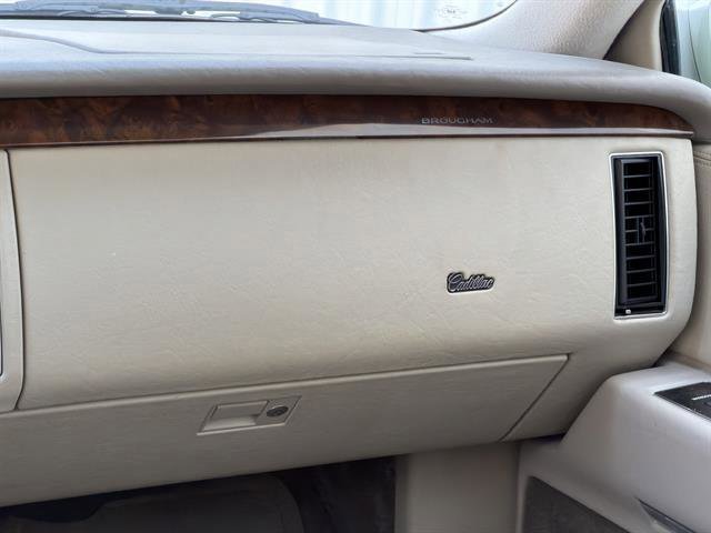 Used 1996 Cadillac Fleetwood Brougham RWD image 16
