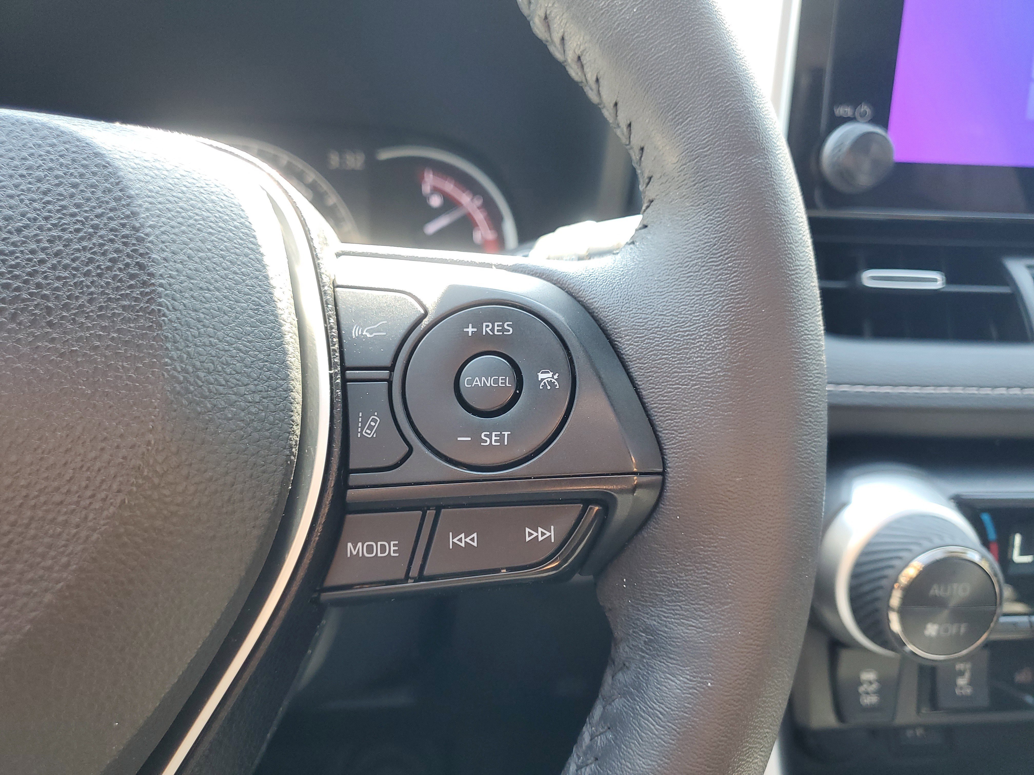 Used 2023 Toyota RAV4 XLE Premium image 27