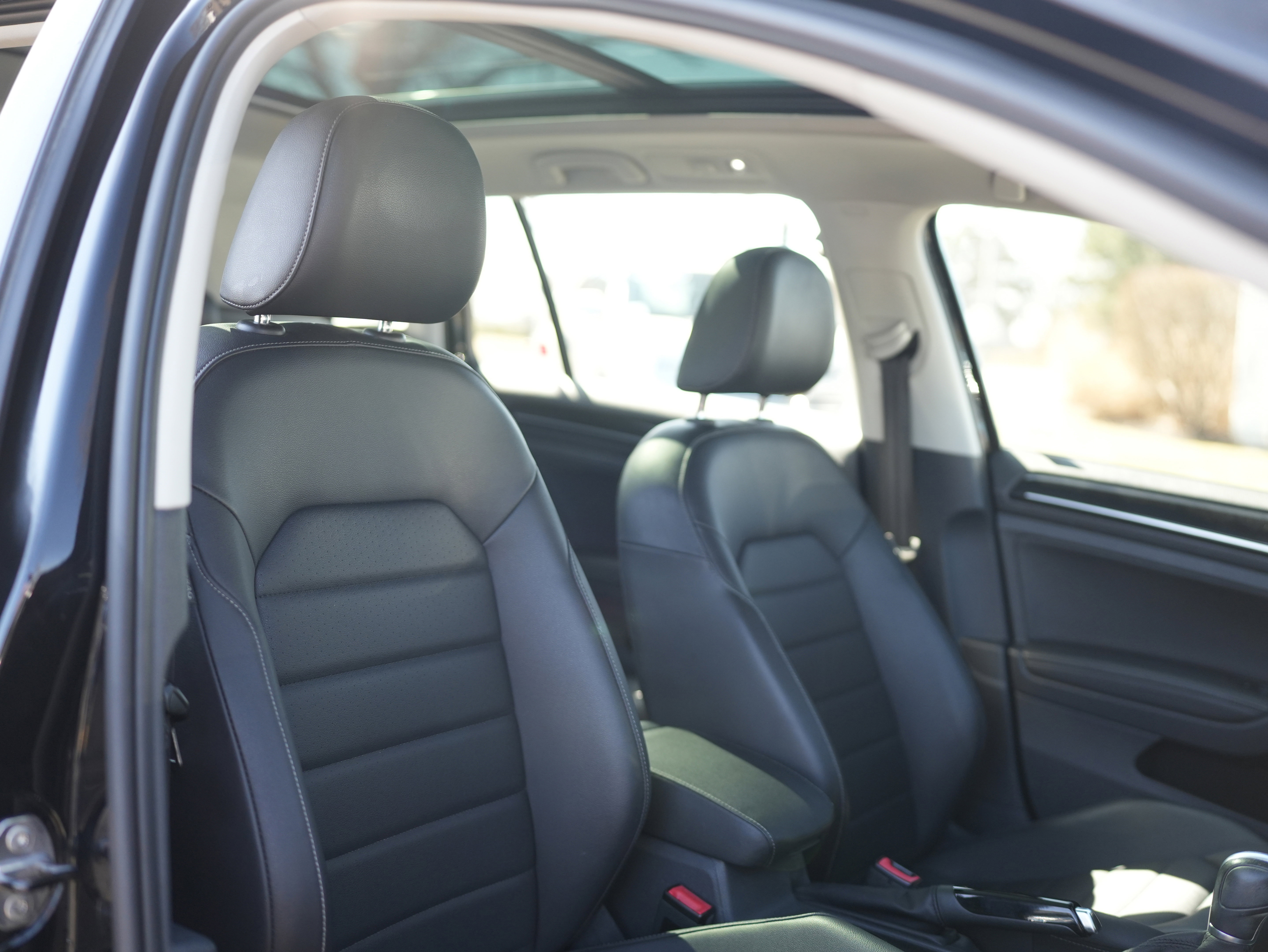 Used 2016 Volkswagen Golf SEL w/ Lighting Package (SEL) image 22