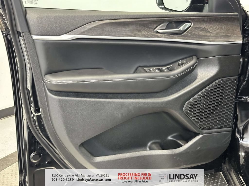 New 2026 Jeep Grand Cherokee Altitude AWD/4WD image 16