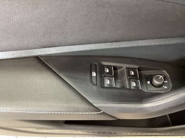 Certified 2023 Volkswagen Jetta SE w/ Panoramic Sunroof Package FWD image 19