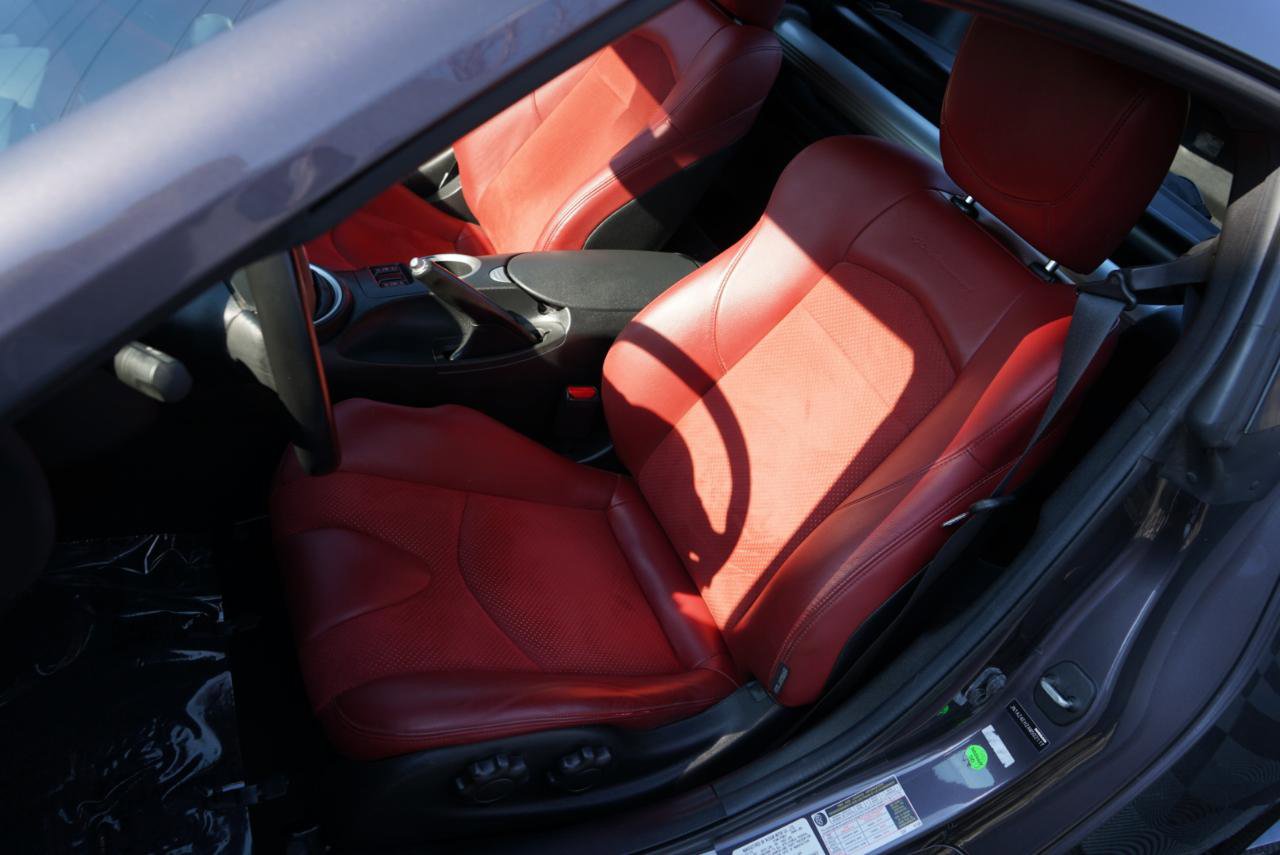 Used 2010 Nissan 370Z Touring w/ Sport Pkg image 18