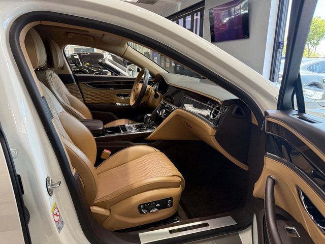 Used 2022 Bentley Flying Spur V8 AWD/4WD image 13