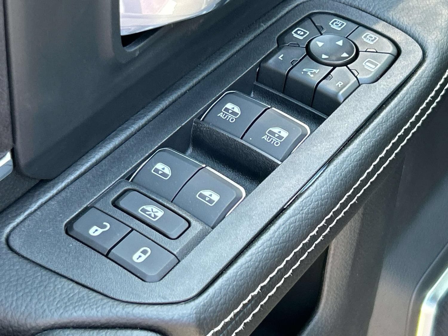 New 2026 RAM 2500 Laramie w/ Night Edition AWD/4WD image 25
