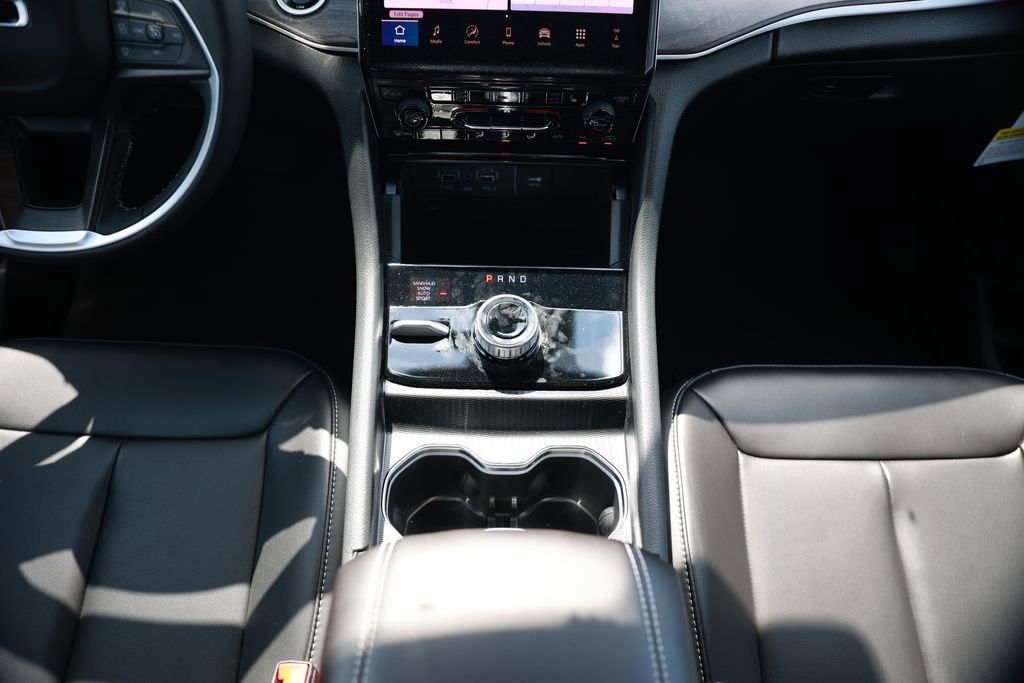 New 2025 Jeep Grand Cherokee Limited w/ Black Appearance Package image 26