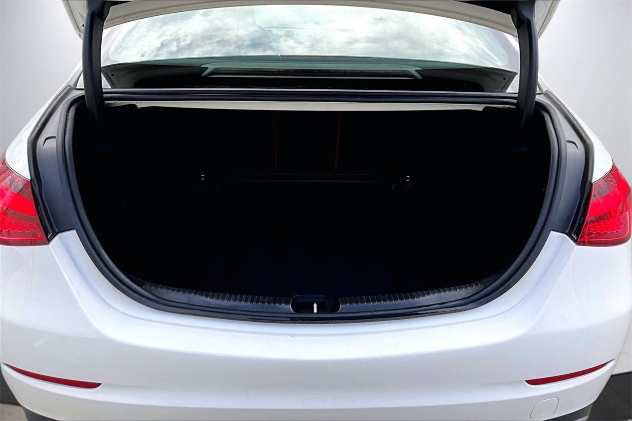 Used 2022 Mercedes-Benz C 300 Sedan image 25